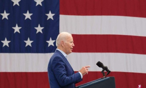 拜登簽署對(duì)華“敏感技術(shù)”投資限制令，中方回應(yīng)